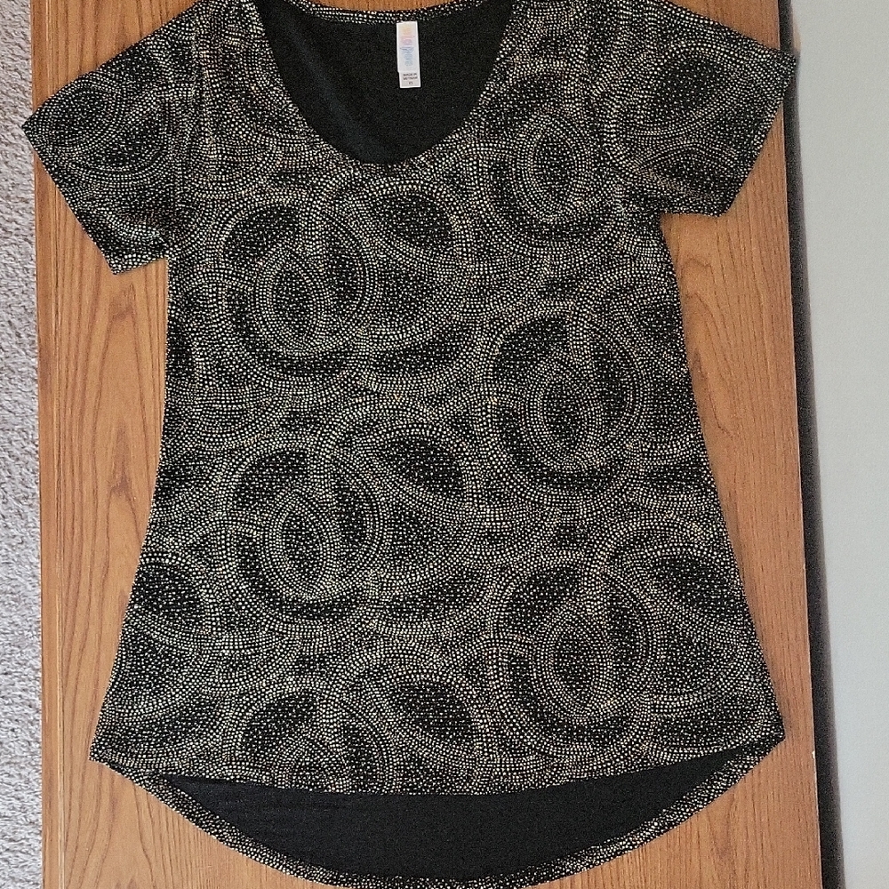 LuLaRoe Black and White Swirl Short Sleeve Top